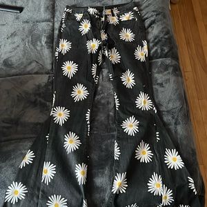 Black jeans with dasiy all over them.